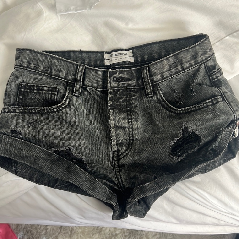 One teaspoon • Bandit shorts in black - barely worn